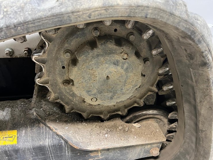 2023-bobcat-t740-image-14