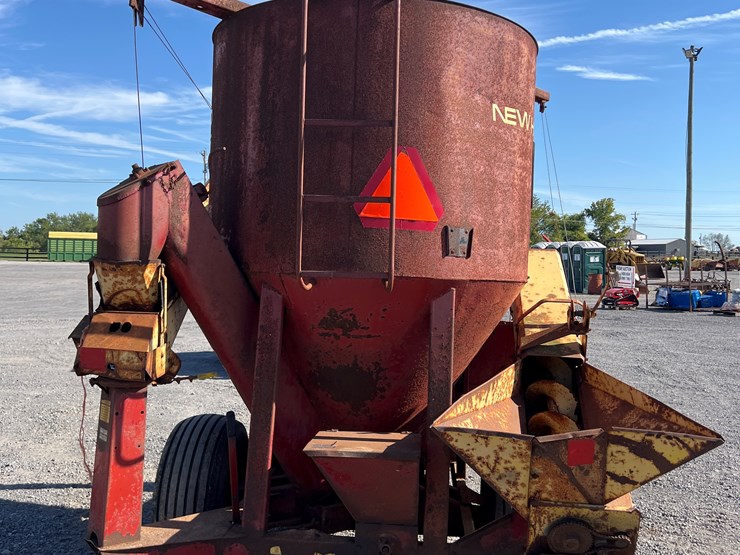 new-holland-355-image-10