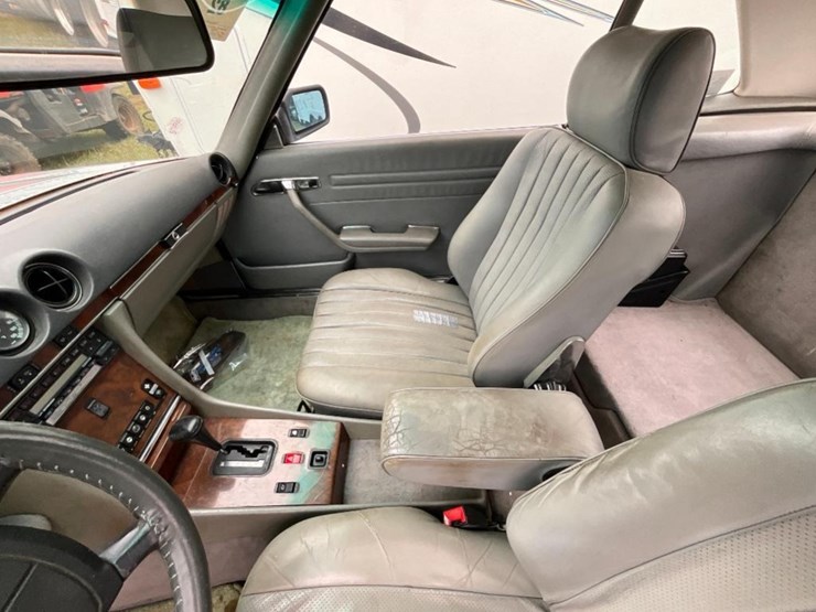 1987-mercedes-560sl-(at,-2-door,-v8,-miles-image-15