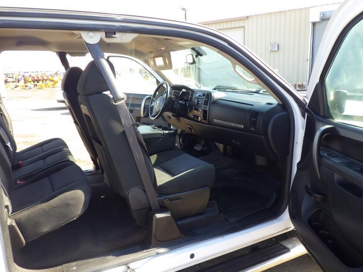 2013-chevrolet-2500hd-image-6