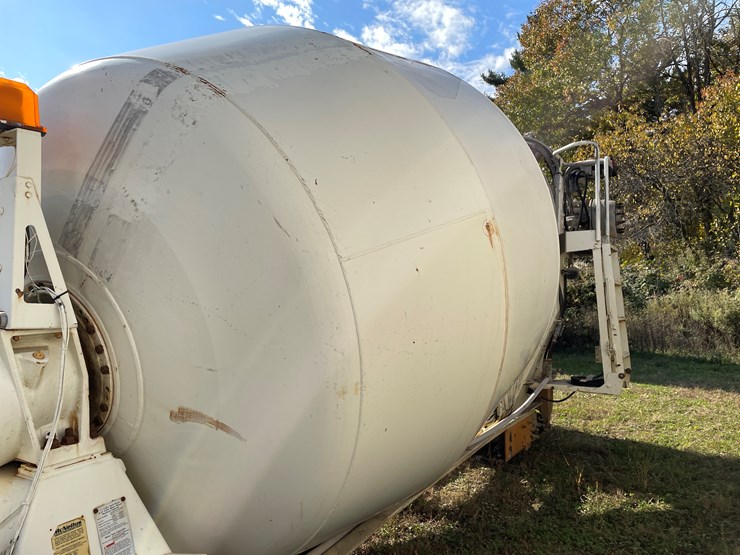 #3375-•-mcneilus-cement-mixer-drum-with-chutes-and-controls-image-15