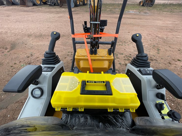 #1695-•-agt-mx12rx-mini-excavator-image-13