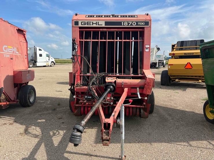 1990-gehl-1870-image-2
