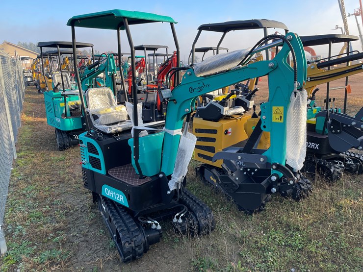 #1694-•-agt-qh12r-mini-excavator-image-2