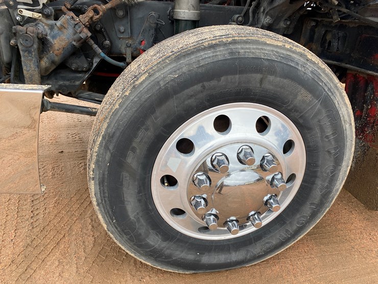 2012-peterbilt-384-image-22