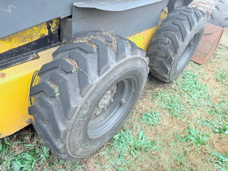 new-holland-ls185b-image-24