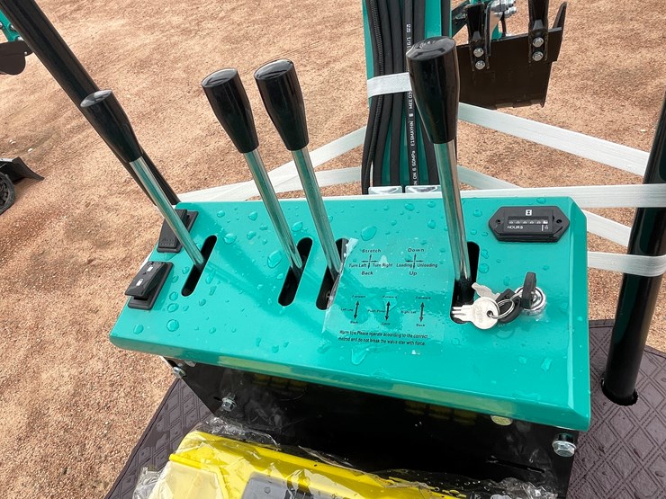 #1697-•-agt-mh12rx-mini-excavator-image-27