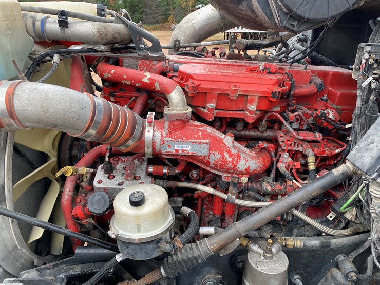 2012-peterbilt-384-image-15