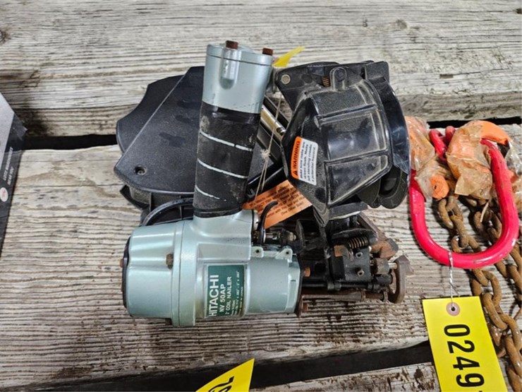 #2516-•-hitachi-roofing-nail-gun-image-6