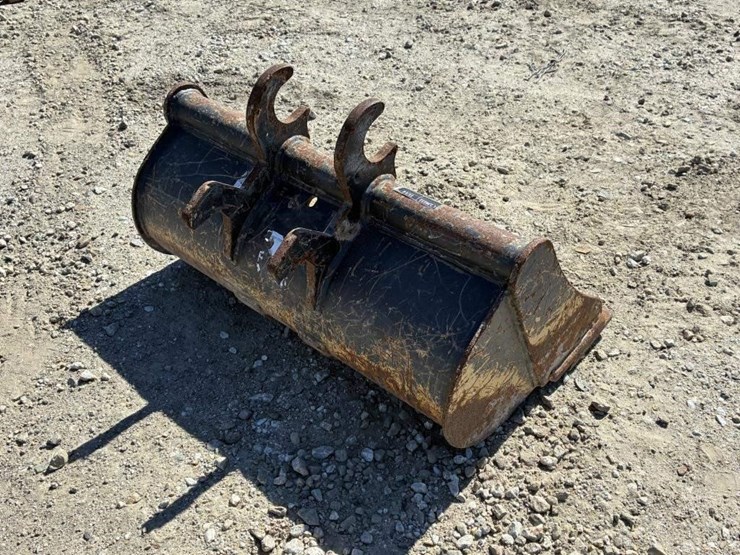 excavator-clean-up-bucket-30"-image-3