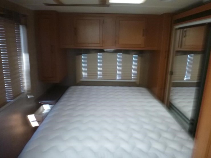 2014-ford-e450-image-40