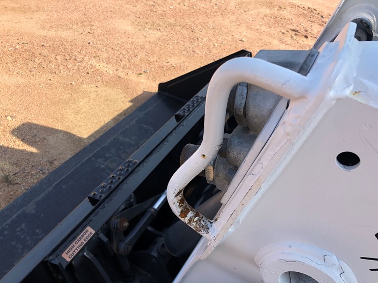 2014-bobcat-s650-image-23