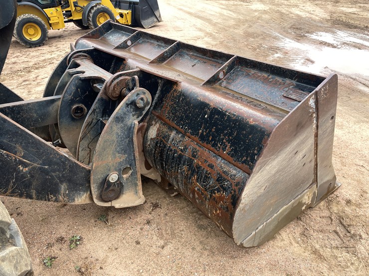 2011-case-821f-image-23