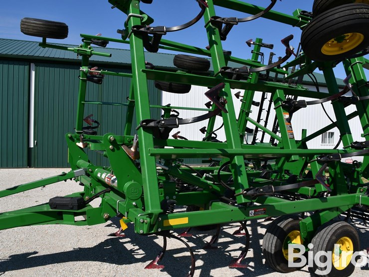 2013-john-deere-2210l-image-15