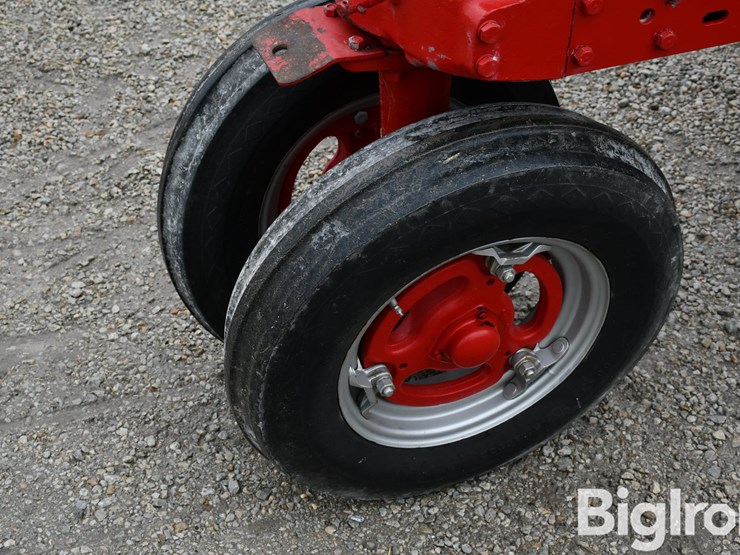 1951-farmall-m-2wd-tractor-image-15