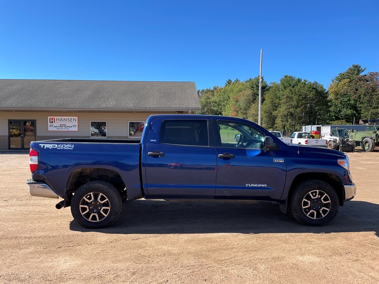 2015-toyota-tundra-sr5-image-6