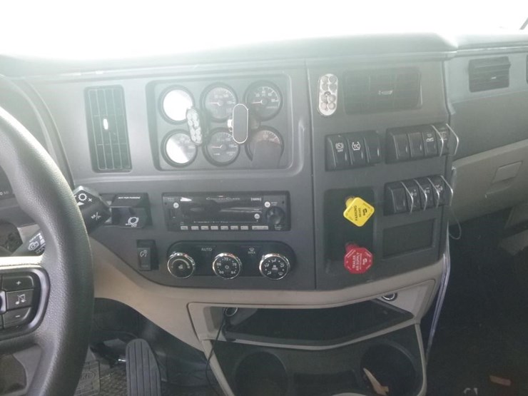 2024-peterbilt-579-image-18