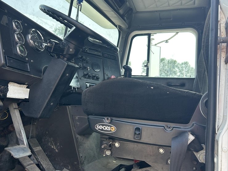 2000-international-9100-image-18