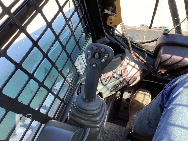 2011-bobcat-t770-image-15