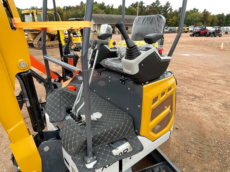 #1788-•-agt-xz20r-mini-excavator-image-15