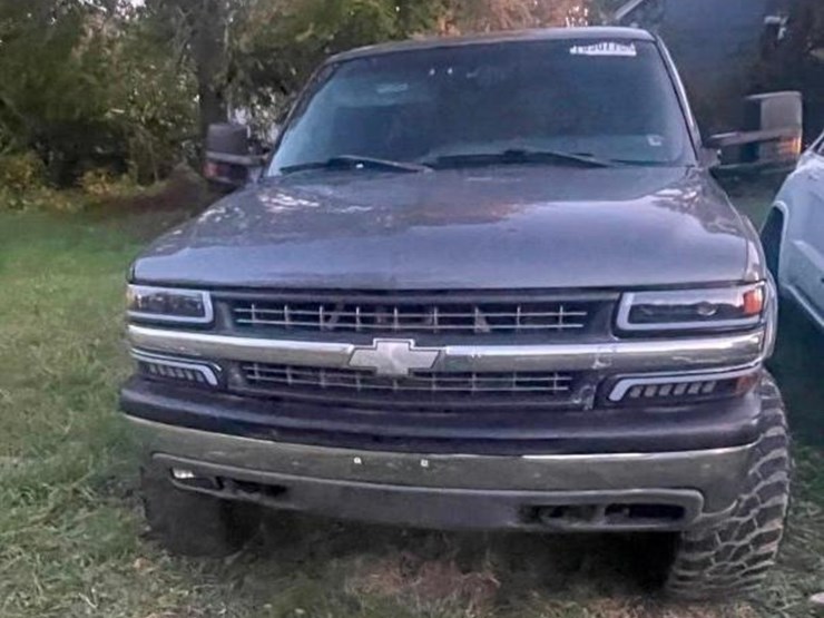 2002-chevrolet-silverado-image-1
