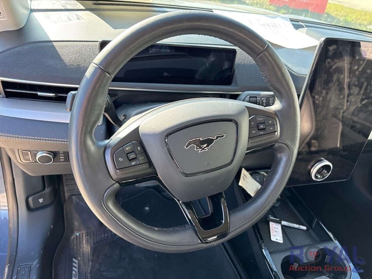 2021-ford-mustang-mach-e-image-13