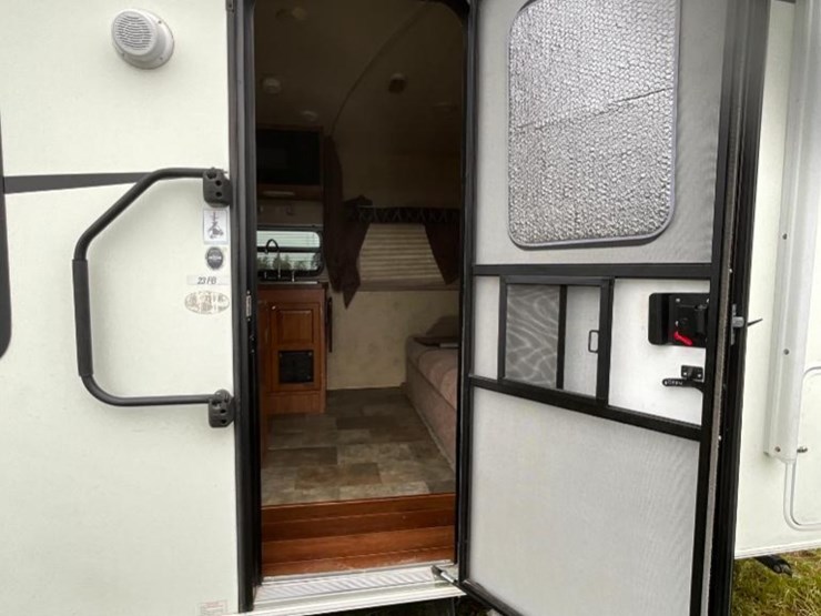 2015-forest-river-flagstaff-microlite-camper-image-13