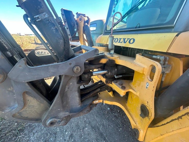 2004-volvo-bl70-image-19