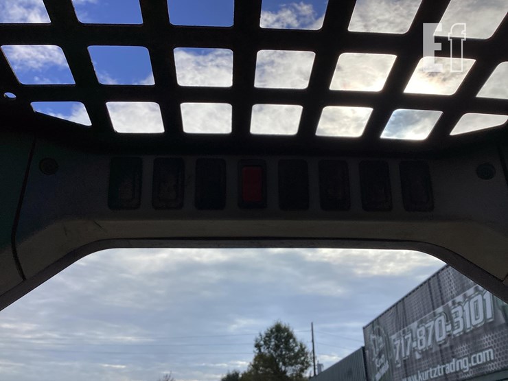 2007-bobcat-t250-image-18