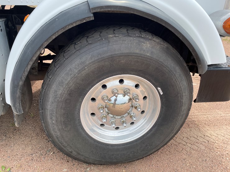 2011-peterbilt-365-image-56