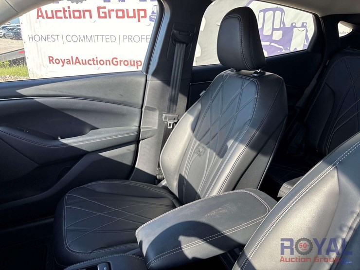 2021-ford-mustang-mach-e-image-21