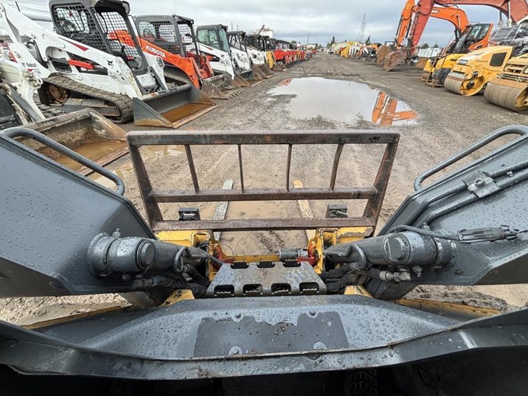 2019-deere-325g-image-24