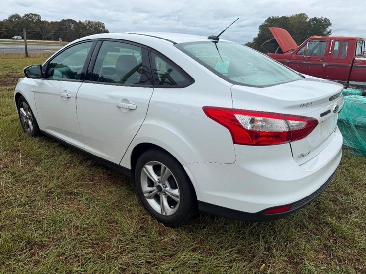 2013-ford-focus-(at,-2.0l,-sunroof,-radio-does-image-4