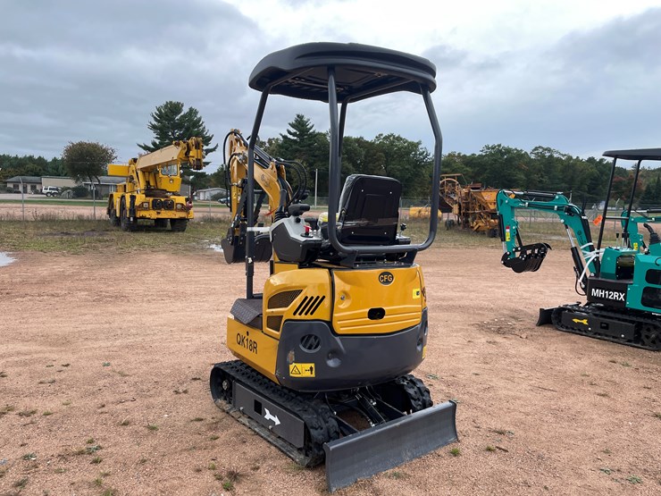 #1795-•-agt-qk18r-mini-excavator-image-7