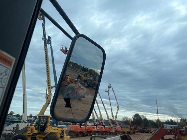 2011-case-821f-image-57