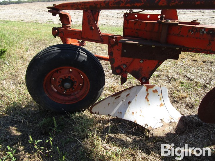 case-6x16-semi-mounted-plow-image-19