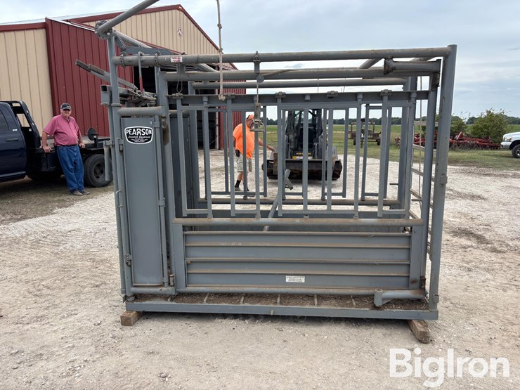 pearson-cattle-squeeze-chute-image-7
