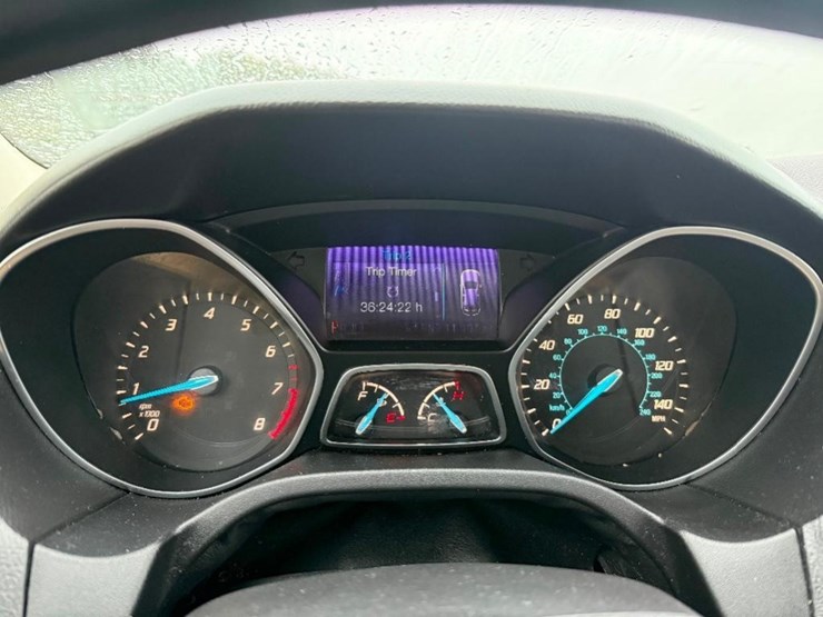 2013-ford-focus-(at,-2.0l,-sunroof,-radio-does-image-18