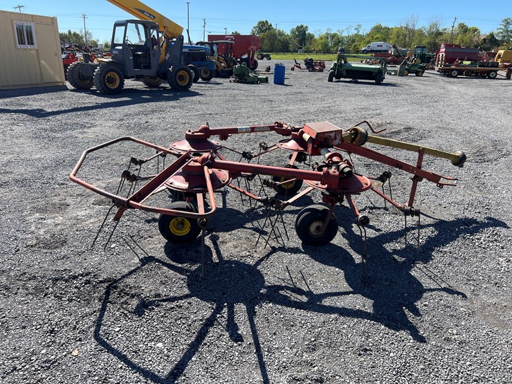 new-holland-163-image-3