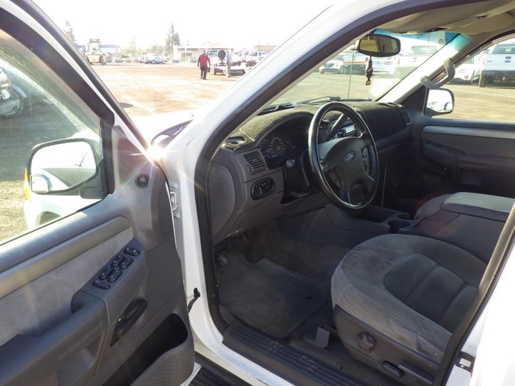 2004-ford-explorer-image-6