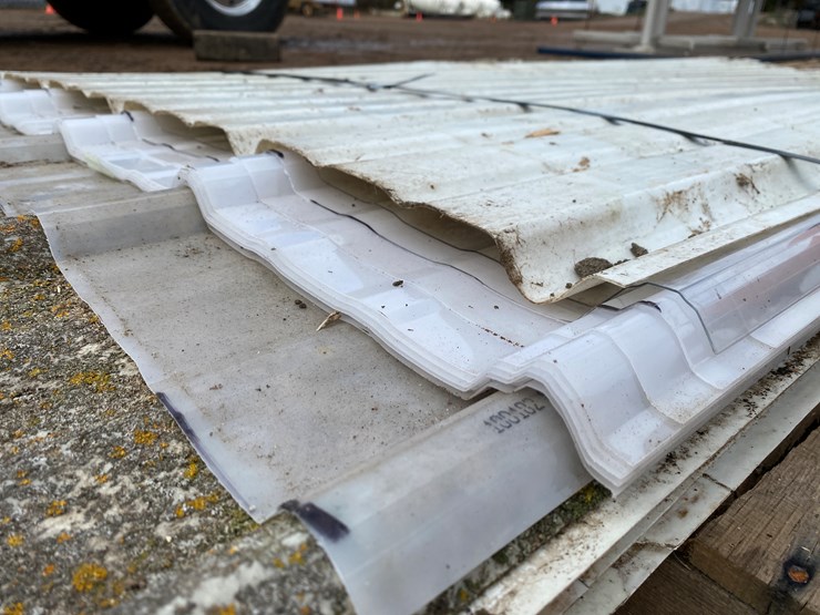 #3395-•-pallet-of-plastic-siding-image-2