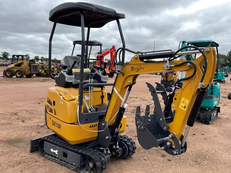 #1794-•-agt-qk18r-mini-excavator-image-3