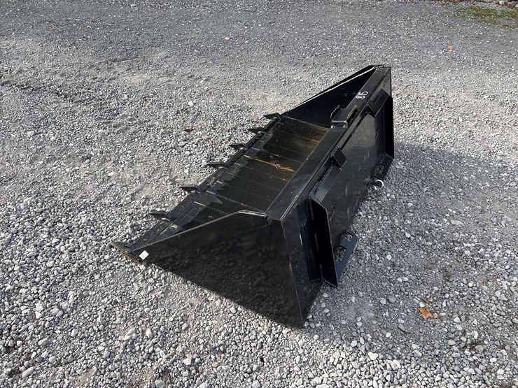 #815-•-66”-qt-tooth-bucket-image-4