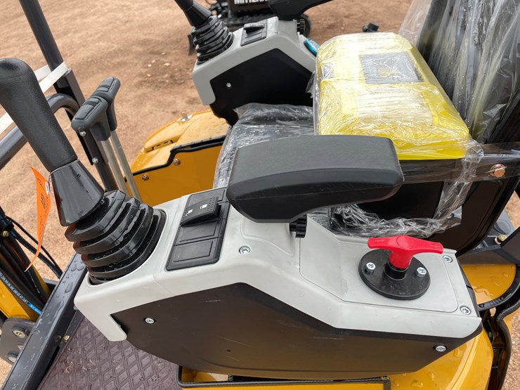 #1795-•-agt-qk18r-mini-excavator-image-20