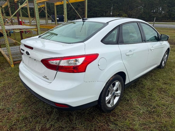 2013-ford-focus-(at,-2.0l,-sunroof,-radio-does-image-6