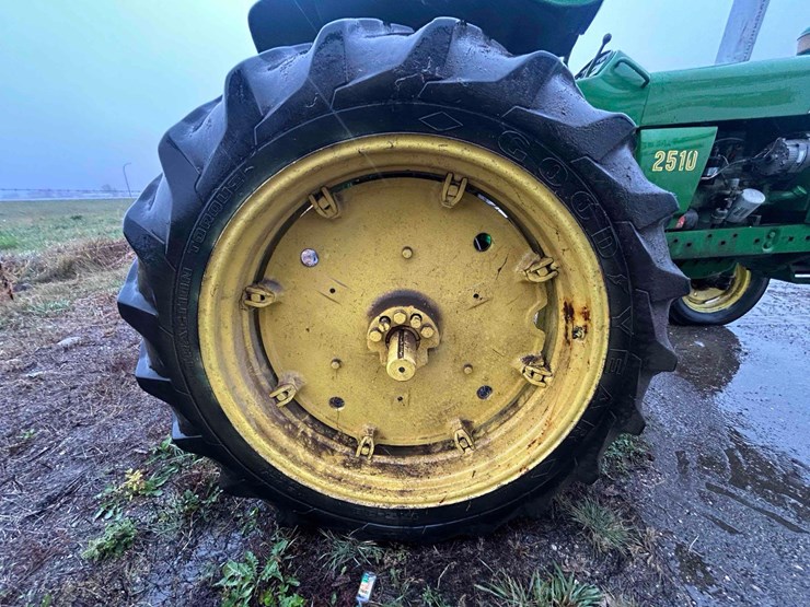 john-deere-2510-image-16