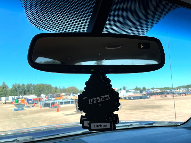 2015-toyota-tundra-sr5-image-33