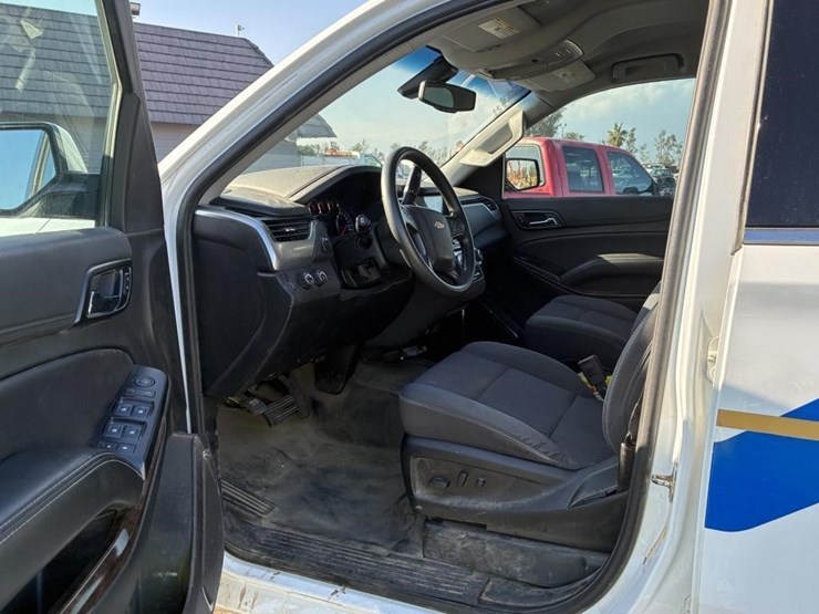 2019-chevrolet-suburban-image-17