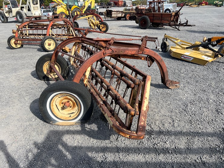 new-holland-258-image-5