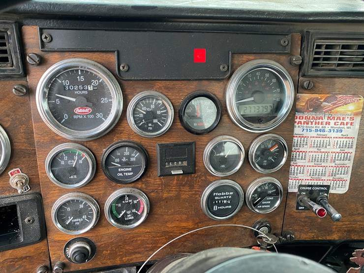 peterbilt-357-image-32